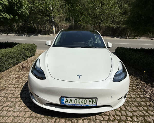 Белый Тесла Model Y, объемом двигателя 0 л и пробегом 72 тыс. км за 23999 $, фото 1 на Automoto.ua