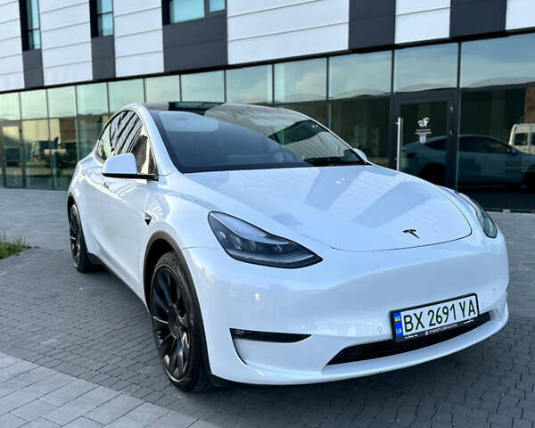 Белый Тесла Model Y, объемом двигателя 0 л и пробегом 71 тыс. км за 26000 $, фото 1 на Automoto.ua