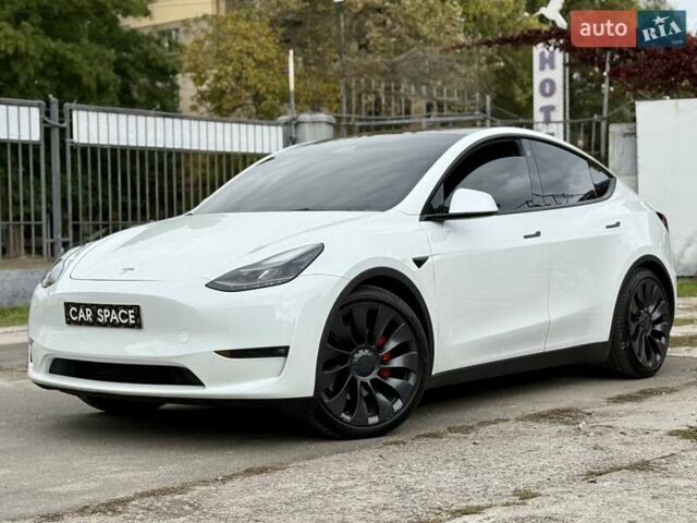 Белый Тесла Model Y, объемом двигателя 0 л и пробегом 88 тыс. км за 26999 $, фото 1 на Automoto.ua
