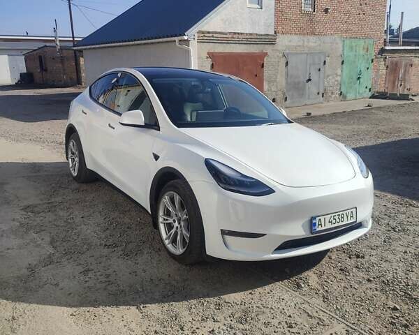 Белый Тесла Model Y, объемом двигателя 0 л и пробегом 76 тыс. км за 23000 $, фото 1 на Automoto.ua
