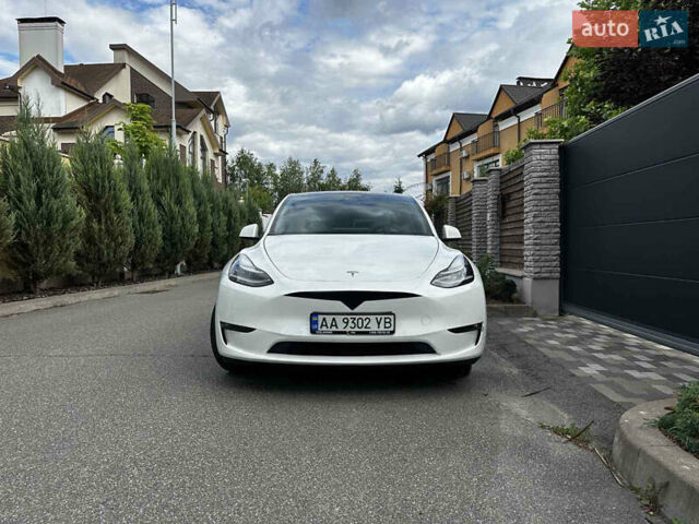 Белый Тесла Model Y, объемом двигателя 0 л и пробегом 65 тыс. км за 27500 $, фото 1 на Automoto.ua