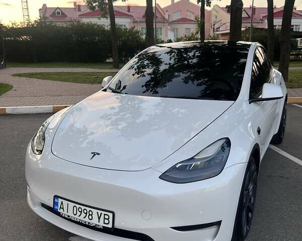 Белый Тесла Model Y, объемом двигателя 0 л и пробегом 131 тыс. км за 24900 $, фото 1 на Automoto.ua