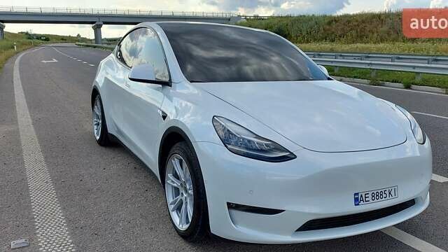 Белый Тесла Model Y, объемом двигателя 0 л и пробегом 60 тыс. км за 27900 $, фото 1 на Automoto.ua