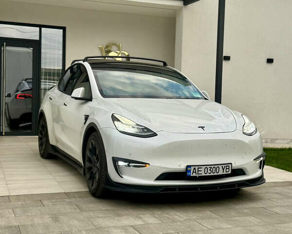 Белый Тесла Model Y, объемом двигателя 0 л и пробегом 180 тыс. км за 23000 $, фото 1 на Automoto.ua