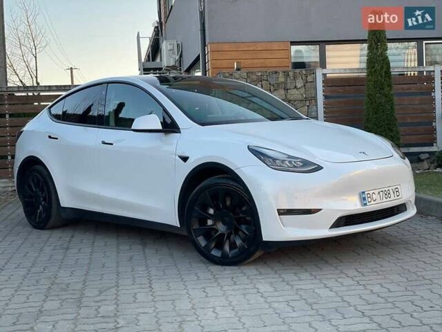 Белый Тесла Model Y, объемом двигателя 0 л и пробегом 56 тыс. км за 24980 $, фото 1 на Automoto.ua