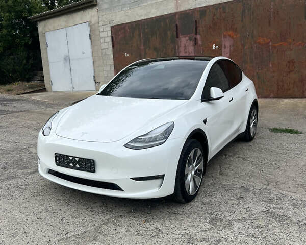 Белый Тесла Model Y, объемом двигателя 0 л и пробегом 42 тыс. км за 26000 $, фото 1 на Automoto.ua
