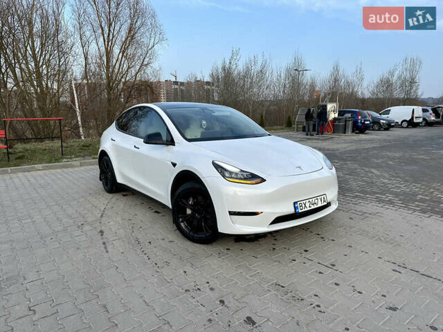 Белый Тесла Model Y, объемом двигателя 0 л и пробегом 45 тыс. км за 33500 $, фото 1 на Automoto.ua