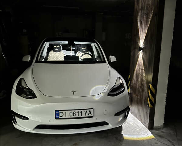 Белый Тесла Model Y, объемом двигателя 0 л и пробегом 128 тыс. км за 25900 $, фото 1 на Automoto.ua