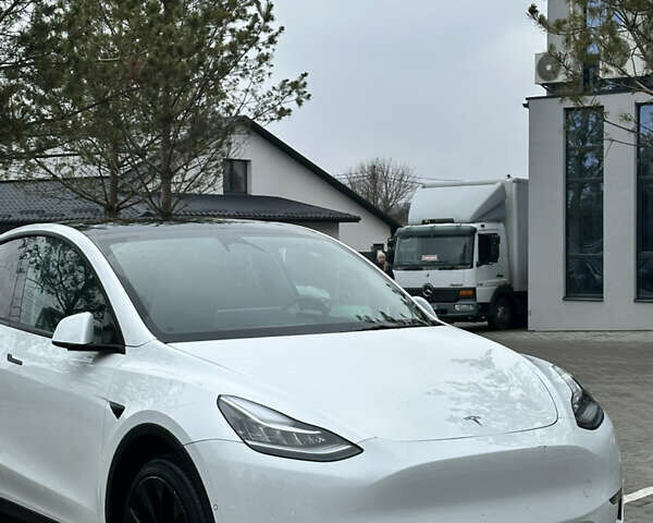Белый Тесла Model Y, объемом двигателя 0 л и пробегом 79 тыс. км за 25500 $, фото 1 на Automoto.ua
