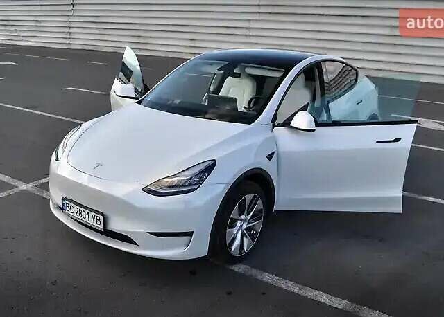 Белый Тесла Model Y, объемом двигателя 0 л и пробегом 98 тыс. км за 26500 $, фото 1 на Automoto.ua