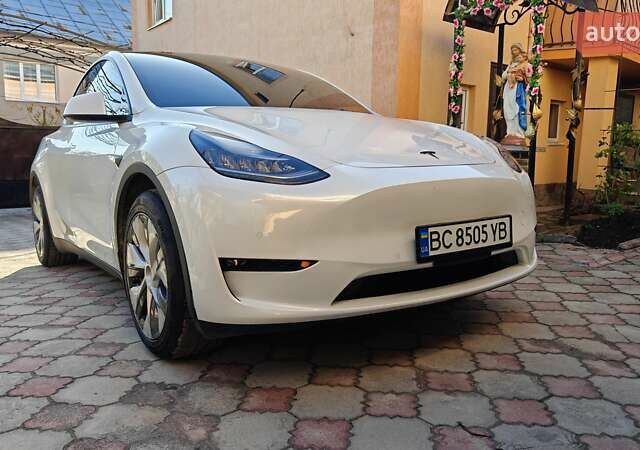 Белый Тесла Model Y, объемом двигателя 0 л и пробегом 74 тыс. км за 33500 $, фото 1 на Automoto.ua