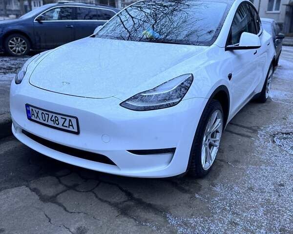 Белый Тесла Model Y, объемом двигателя 0 л и пробегом 65 тыс. км за 29500 $, фото 1 на Automoto.ua