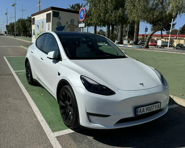 Белый Тесла Model Y, объемом двигателя 0 л и пробегом 69 тыс. км за 40000 $, фото 1 на Automoto.ua