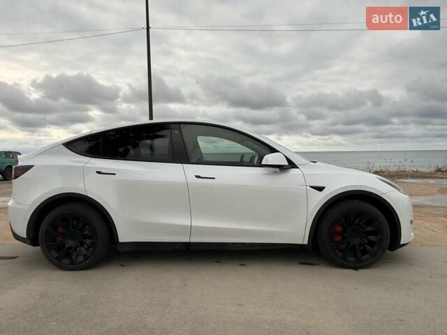 Белый Тесла Model Y, объемом двигателя 0 л и пробегом 58 тыс. км за 23000 $, фото 1 на Automoto.ua