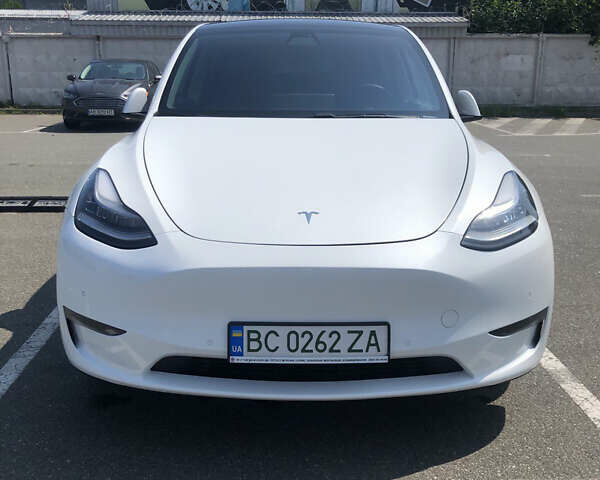 Белый Тесла Model Y, объемом двигателя 0 л и пробегом 55 тыс. км за 24500 $, фото 1 на Automoto.ua