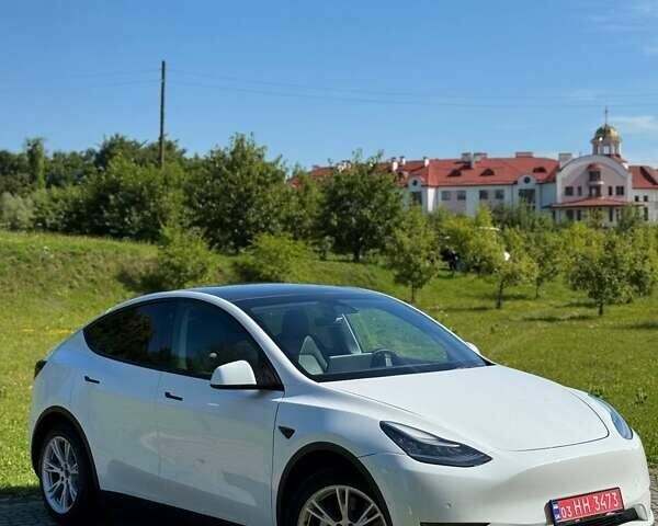 Белый Тесла Model Y, объемом двигателя 0 л и пробегом 38 тыс. км за 31000 $, фото 1 на Automoto.ua