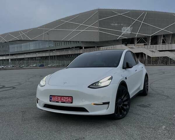 Білий Тесла Model Y, об'ємом двигуна 0 л та пробігом 39 тис. км за 25999 $, фото 1 на Automoto.ua