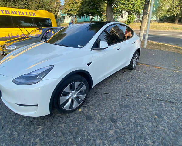 Белый Тесла Model Y, объемом двигателя 0 л и пробегом 67 тыс. км за 27500 $, фото 1 на Automoto.ua