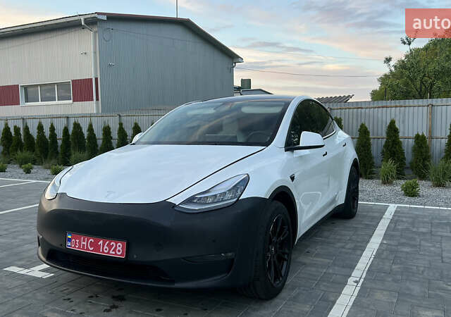 Белый Тесла Model Y, объемом двигателя 0 л и пробегом 121 тыс. км за 18400 $, фото 1 на Automoto.ua