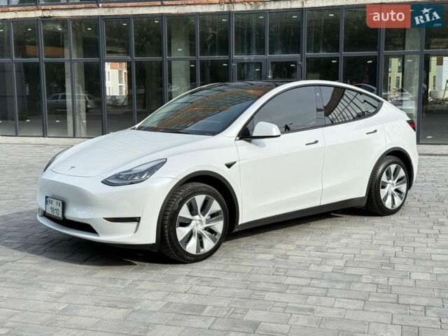 Белый Тесла Model Y, объемом двигателя 0 л и пробегом 68 тыс. км за 24000 $, фото 1 на Automoto.ua