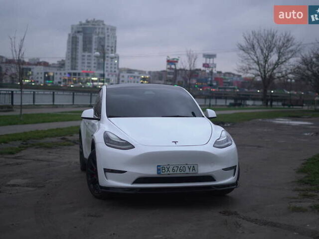 Білий Тесла Model Y, об'ємом двигуна 0 л та пробігом 66 тис. км за 23500 $, фото 1 на Automoto.ua