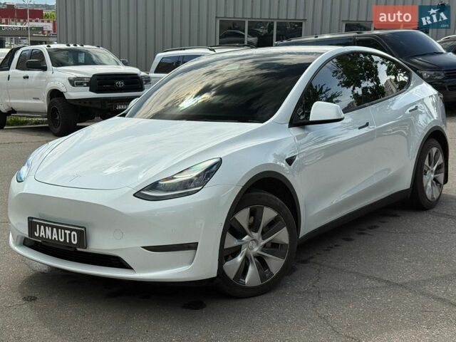 Белый Тесла Model Y, объемом двигателя 0 л и пробегом 133 тыс. км за 19000 $, фото 1 на Automoto.ua