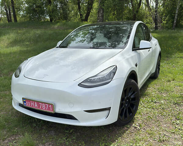 Белый Тесла Model Y, объемом двигателя 0 л и пробегом 75 тыс. км за 26000 $, фото 1 на Automoto.ua