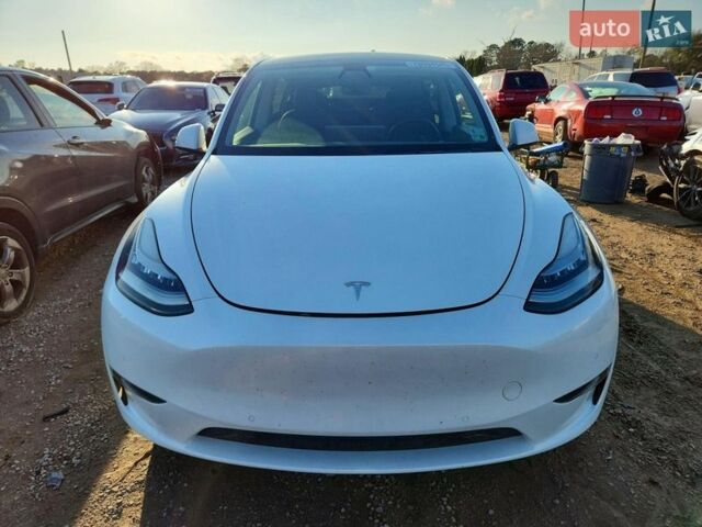 Білий Тесла Model Y, об'ємом двигуна 0 л та пробігом 82 тис. км за 6500 $, фото 1 на Automoto.ua