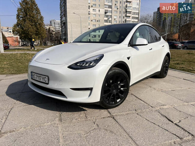 Білий Тесла Model Y, об'ємом двигуна 0 л та пробігом 15 тис. км за 27500 $, фото 1 на Automoto.ua