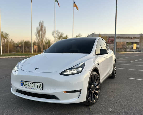 Белый Тесла Model Y, объемом двигателя 0 л и пробегом 51 тыс. км за 29500 $, фото 1 на Automoto.ua