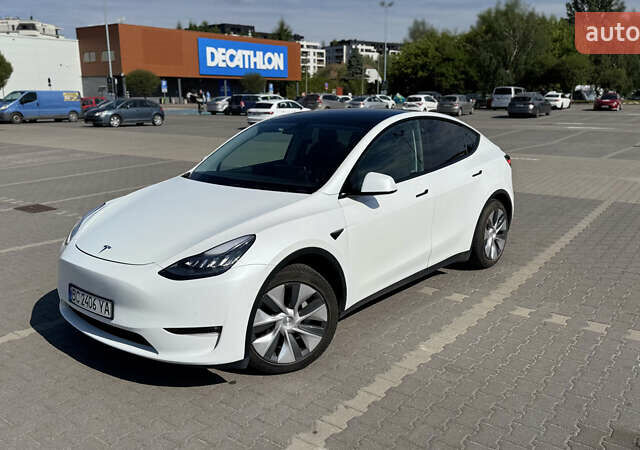 Белый Тесла Model Y, объемом двигателя 0 л и пробегом 44 тыс. км за 28500 $, фото 1 на Automoto.ua