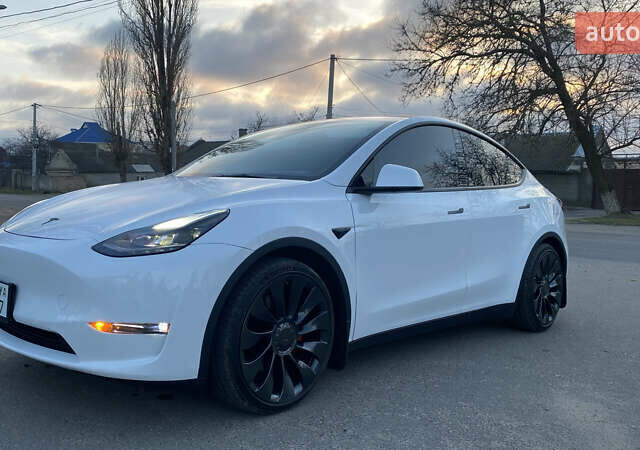 Белый Тесла Model Y, объемом двигателя 0 л и пробегом 23 тыс. км за 31000 $, фото 1 на Automoto.ua