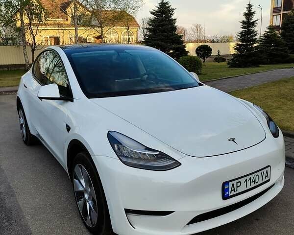 Белый Тесла Model Y, объемом двигателя 0 л и пробегом 27 тыс. км за 30900 $, фото 1 на Automoto.ua