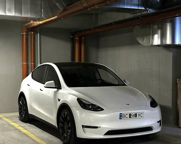 Белый Тесла Model Y, объемом двигателя 0 л и пробегом 43 тыс. км за 26000 $, фото 1 на Automoto.ua