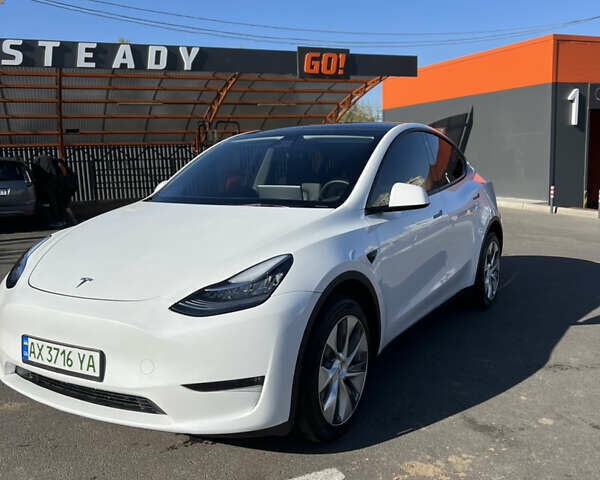 Белый Тесла Model Y, объемом двигателя 0 л и пробегом 24 тыс. км за 28200 $, фото 1 на Automoto.ua