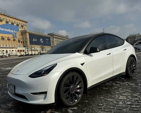 Белый Тесла Model Y, объемом двигателя 0 л и пробегом 57 тыс. км за 27000 $, фото 1 на Automoto.ua