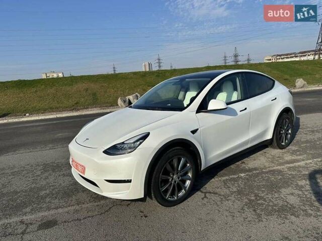 Білий Тесла Model Y, об'ємом двигуна 0 л та пробігом 61 тис. км за 22300 $, фото 1 на Automoto.ua