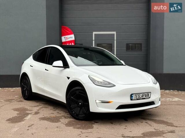 Білий Тесла Model Y, об'ємом двигуна 0 л та пробігом 60 тис. км за 28500 $, фото 1 на Automoto.ua