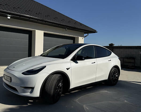 Тесла Model Y 2022 в Ровно на Automoto.ua Белый Тесла Model Y, объемом двигателя 0 л и пробегом 105 тыс. км за 27000 $, фото 1 на Automoto.ua
