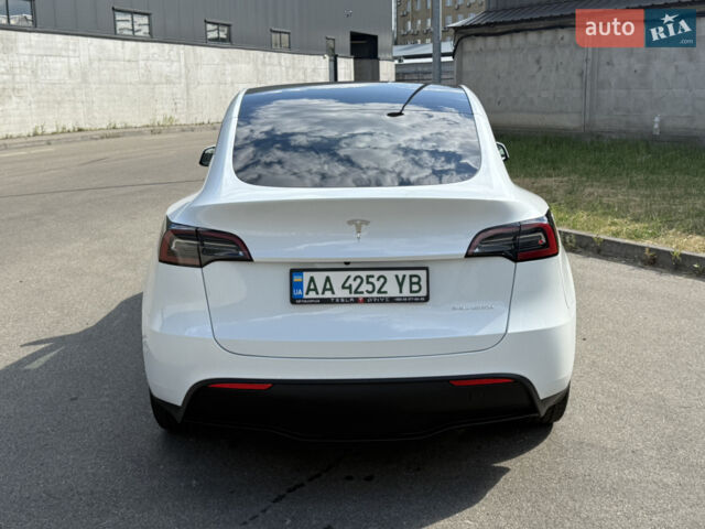 Білий Тесла Model Y, об'ємом двигуна 0 л та пробігом 65 тис. км за 26500 $, фото 1 на Automoto.ua