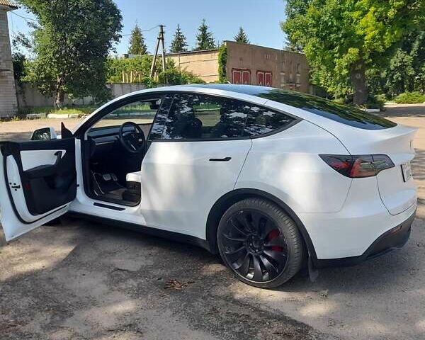 Белый Тесла Model Y, объемом двигателя 0 л и пробегом 7 тыс. км за 33500 $, фото 1 на Automoto.ua