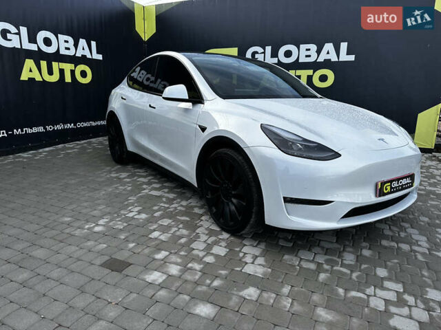 Белый Тесла Model Y, объемом двигателя 0 л и пробегом 61 тыс. км за 24700 $, фото 1 на Automoto.ua