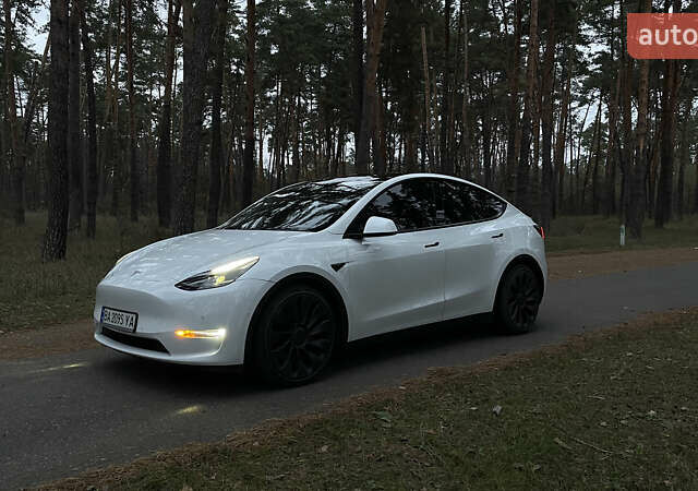 Белый Тесла Model Y, объемом двигателя 0 л и пробегом 119 тыс. км за 29000 $, фото 1 на Automoto.ua