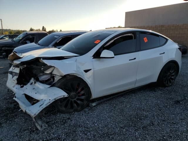 Белый Тесла Model Y, объемом двигателя 0 л и пробегом 55 тыс. км за 14950 $, фото 1 на Automoto.ua