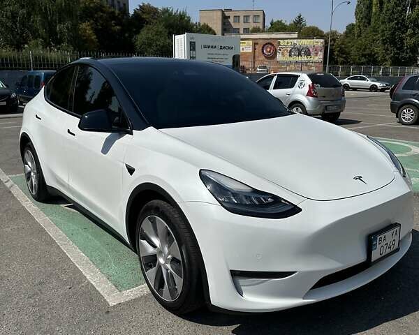 Белый Тесла Model Y, объемом двигателя 0 л и пробегом 47 тыс. км за 32000 $, фото 1 на Automoto.ua