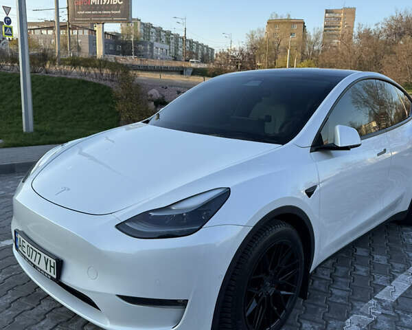 Белый Тесла Model Y, объемом двигателя 0 л и пробегом 45 тыс. км за 29999 $, фото 1 на Automoto.ua