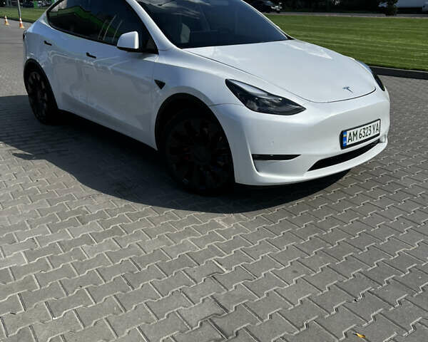 Белый Тесла Model Y, объемом двигателя 0 л и пробегом 59 тыс. км за 27999 $, фото 1 на Automoto.ua