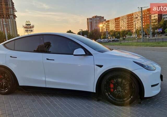Белый Тесла Model Y, объемом двигателя 0 л и пробегом 85 тыс. км за 33000 $, фото 1 на Automoto.ua