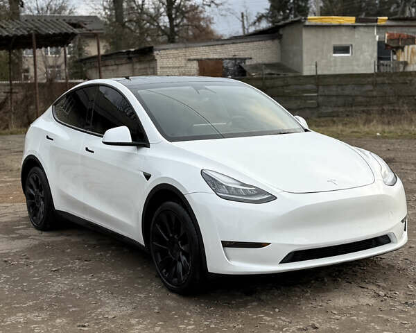 Белый Тесла Model Y, объемом двигателя 0 л и пробегом 16 тыс. км за 26500 $, фото 1 на Automoto.ua