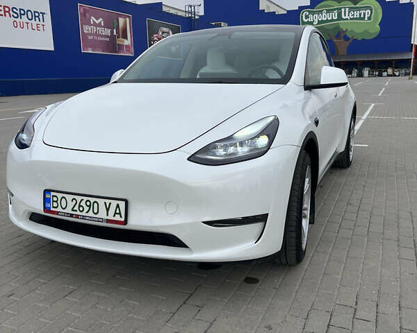 Белый Тесла Model Y, объемом двигателя 0 л и пробегом 15 тыс. км за 35200 $, фото 1 на Automoto.ua